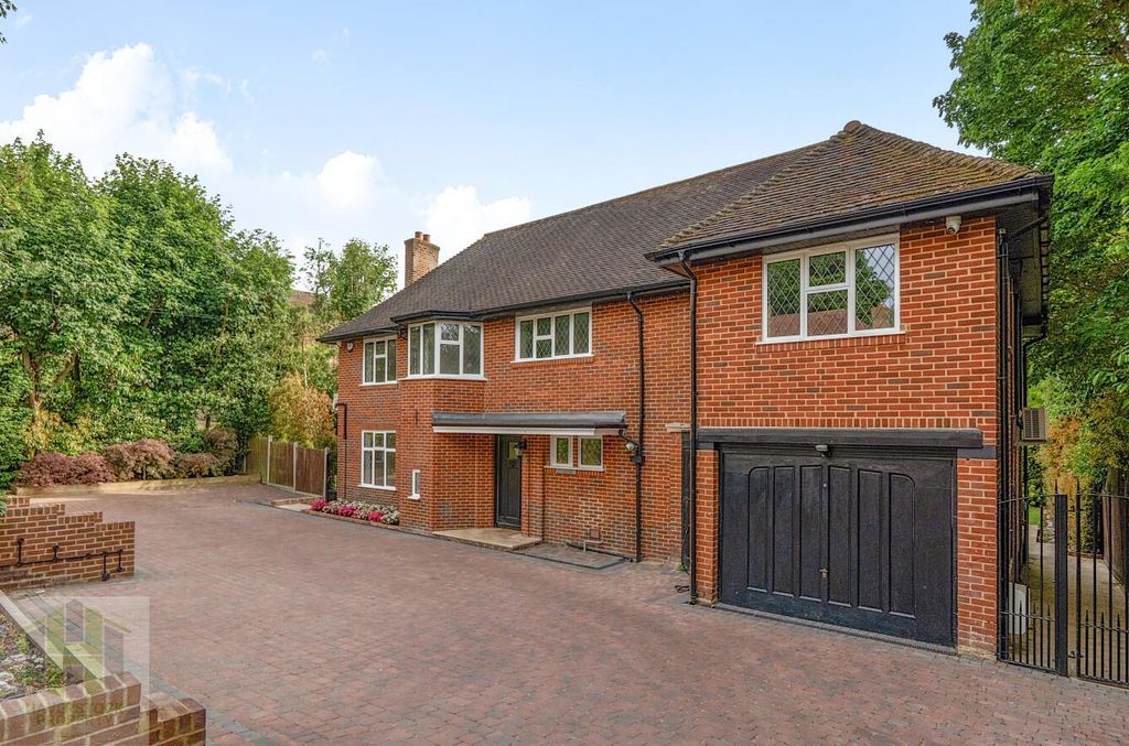 Property photo 3 of 22 9Ad77174-49d4-4F6c-Bc4c-Acaece3ee504.Jpg