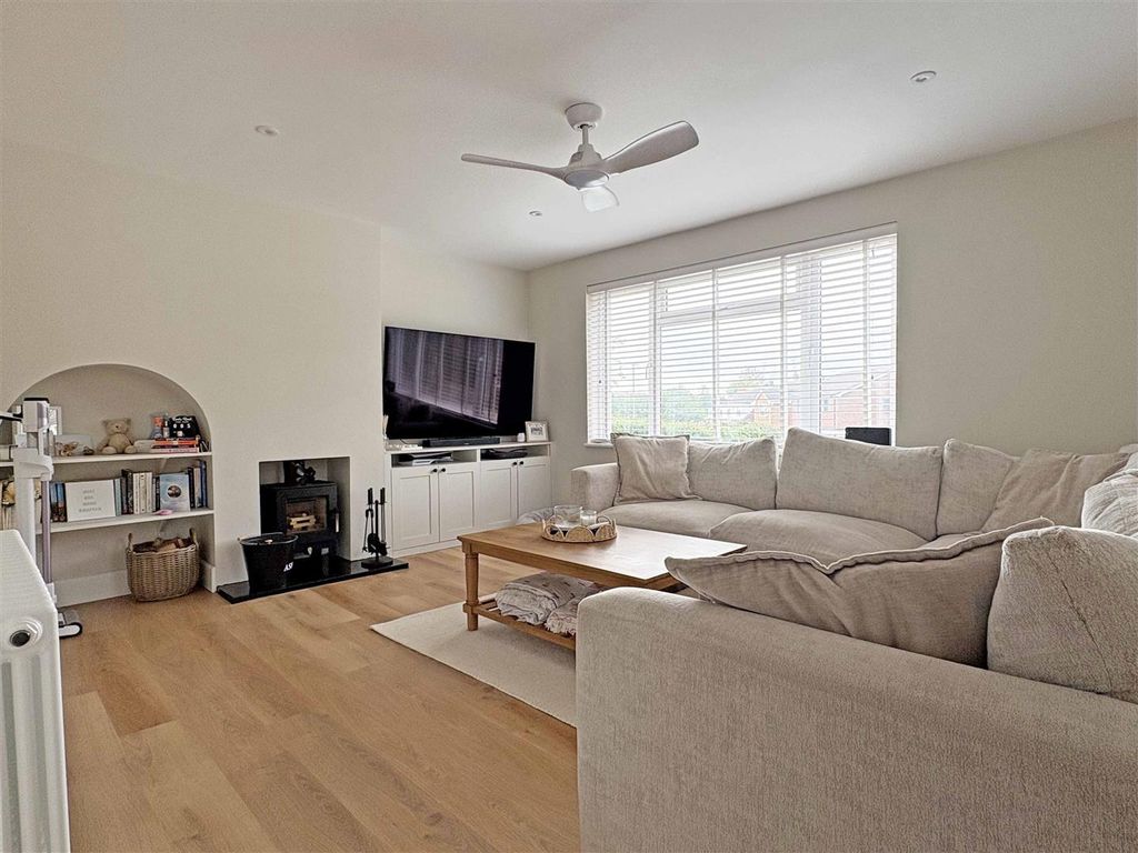 Property photo 2 of 19 l1.Jpg