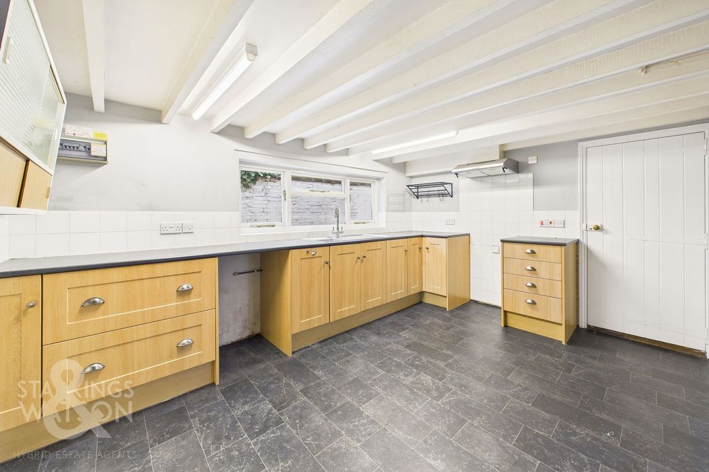 Property photo 3 of 28