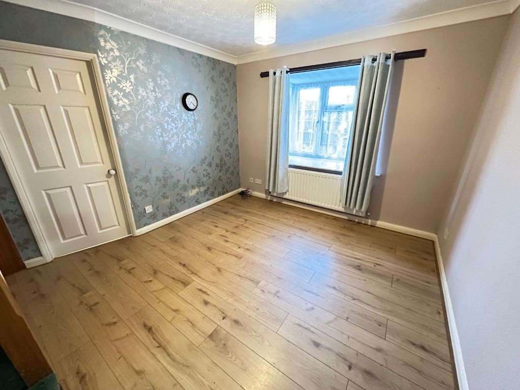 Property photo 2 of 6 4697101