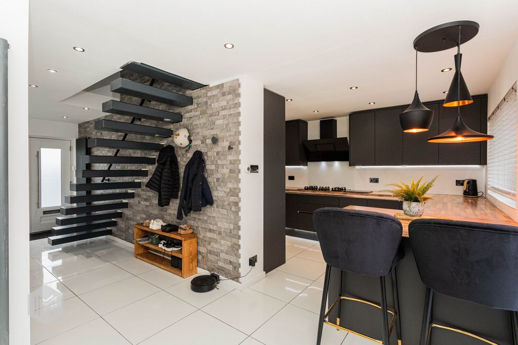 Property photo 3 of 31 Picture No. 14