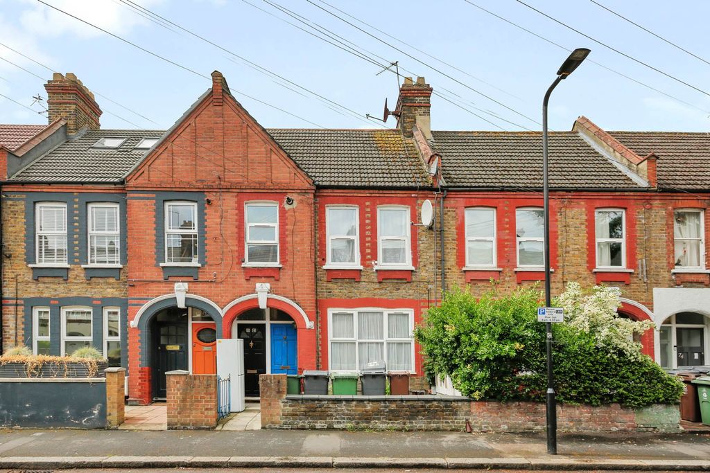 Property photo 1 of 18