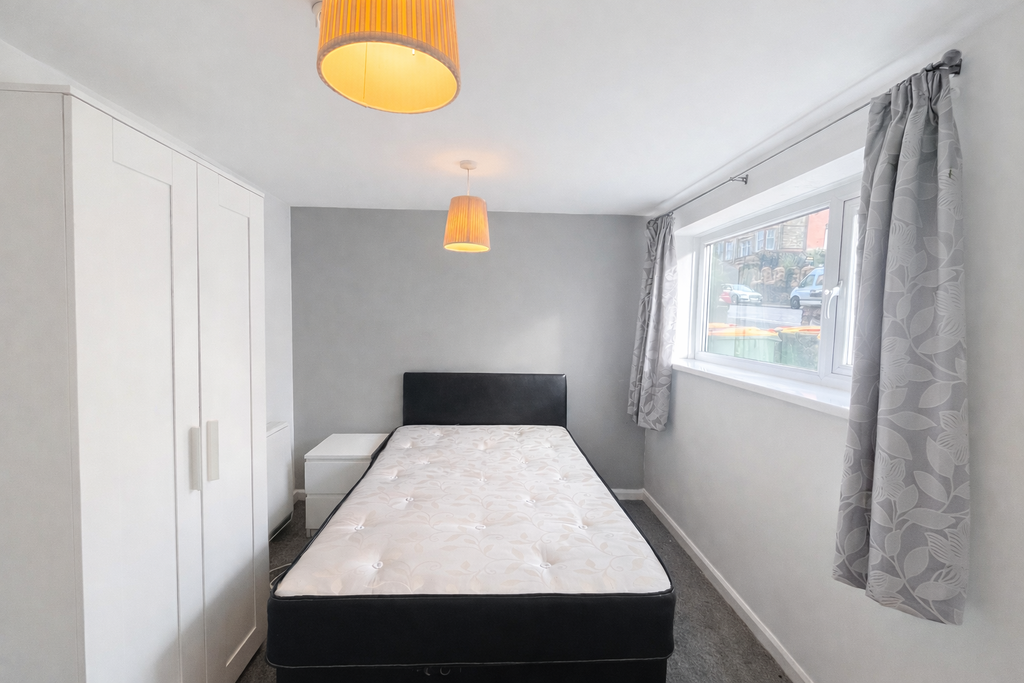 Property photo 1 of 8 Bedroom