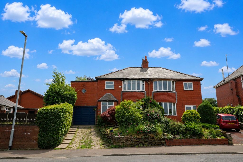 Property photo 1 of 32