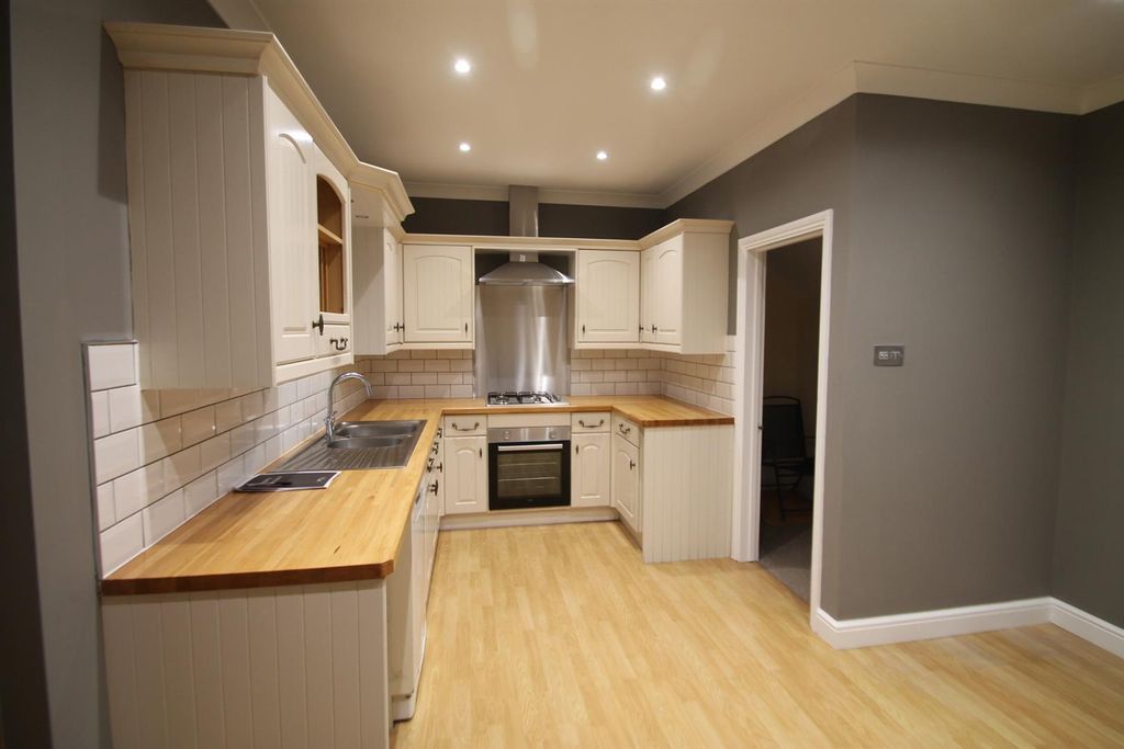 Property photo 2 of 8 Kitchen.Jpg