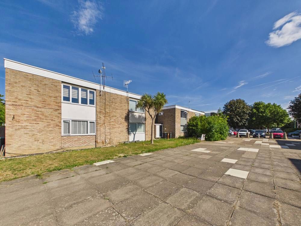 Property photo 1 of 13 Giraffe360-Still013