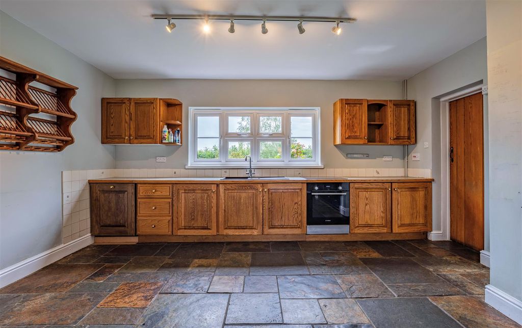 Additional image 7 of 6 bed farmhouse for saleLot 1 - Hill Court Farm, Pershore, Worcestershire WR10
