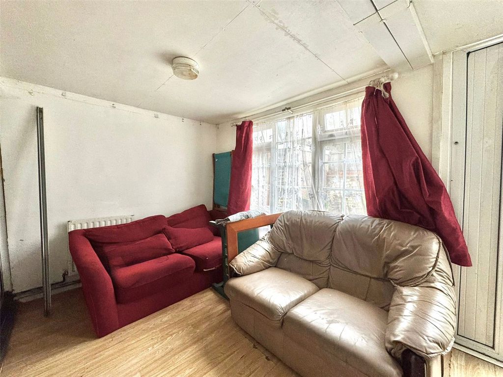 Property photo 3 of 6 Picture No. 12