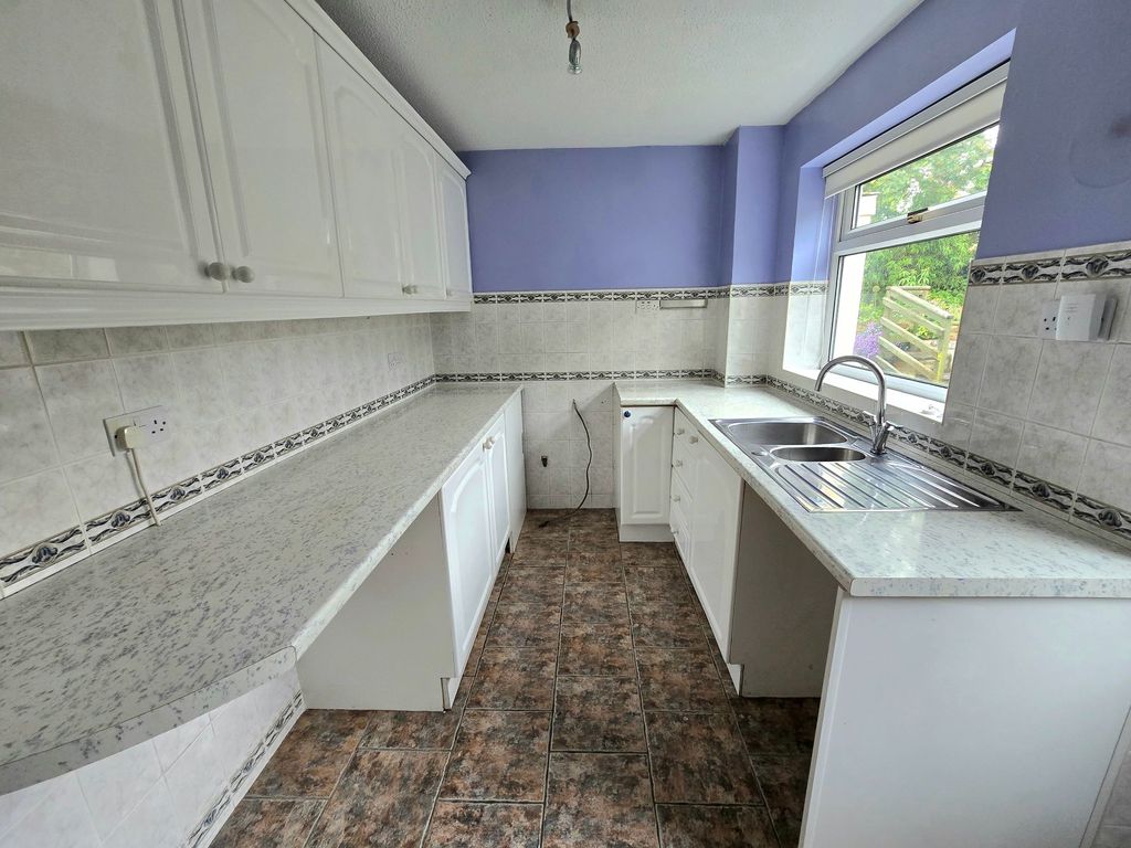 Property photo 2 of 24 Kitchen
