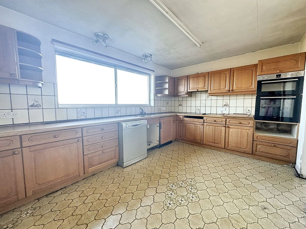 Property photo 2 of 15 Kitchen