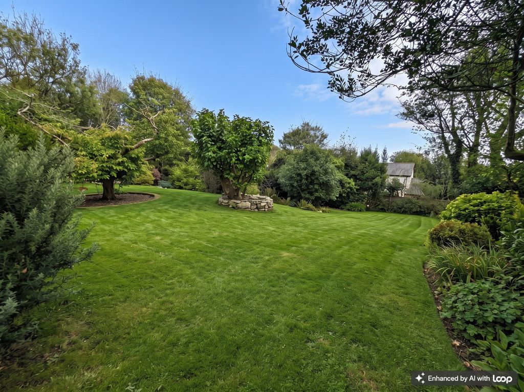 Property photo 2 of 25