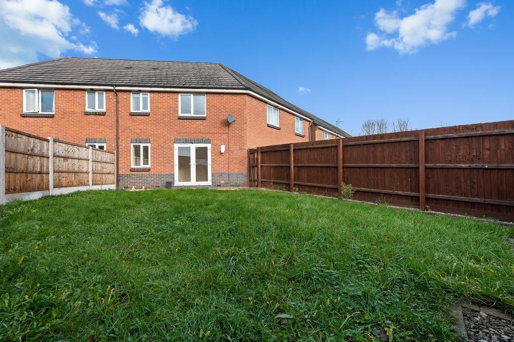 Property photo 3 of 25 P1680136-Edit