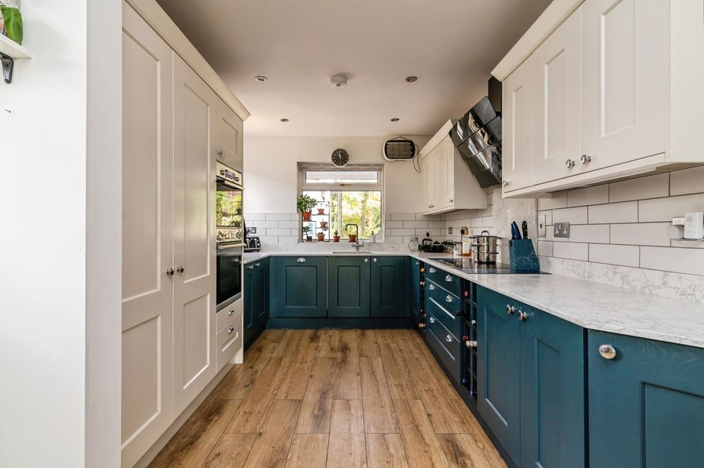 Property photo 2 of 32 Pbox-Img.Jpg