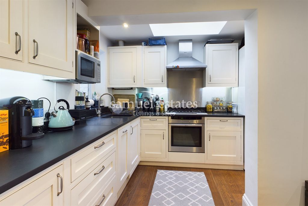 Property photo 2 of 12 Kitchen