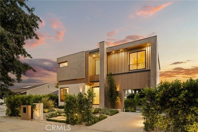 Property photo 2 of 43