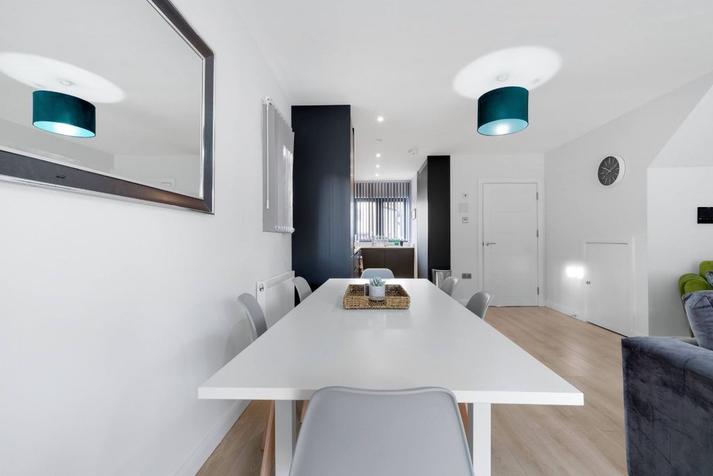 Property photo 3 of 48