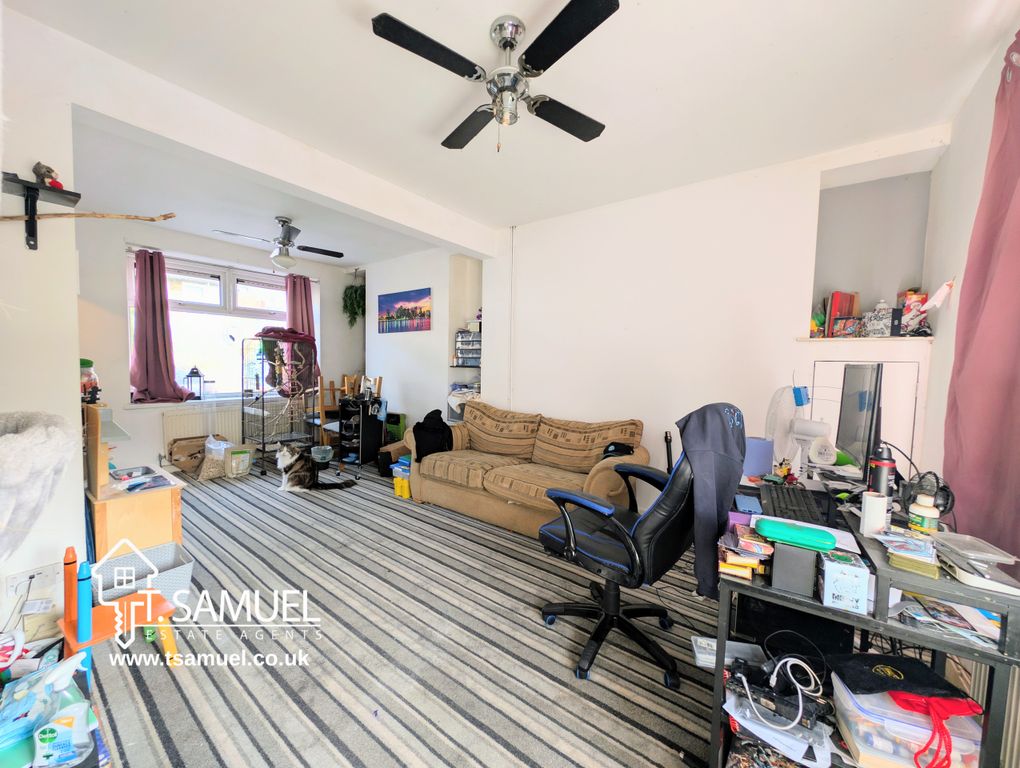Property photo 3 of 22 Lounge/Diner