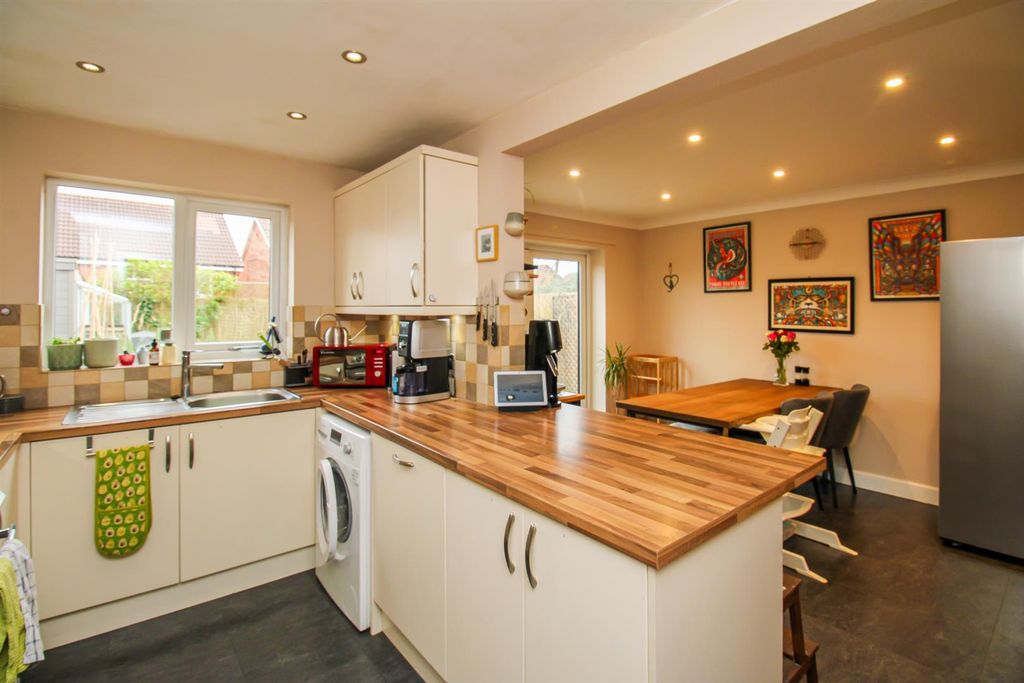 Property photo 3 of 16