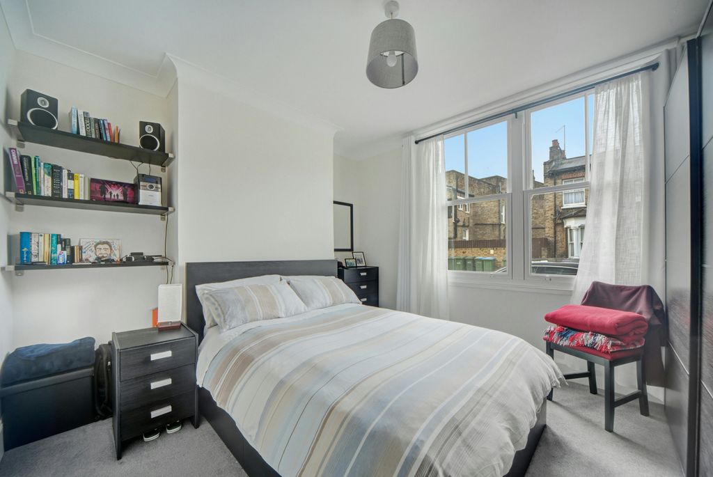 Property photo 2 of 9 Bedroom