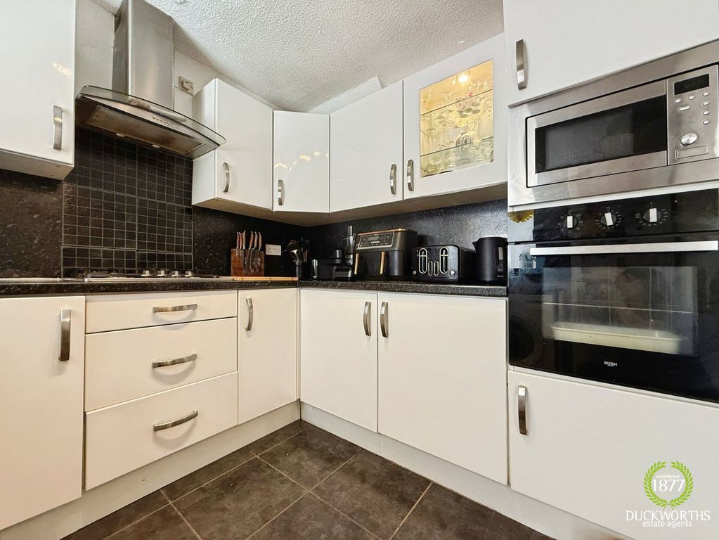 Property photo 3 of 31