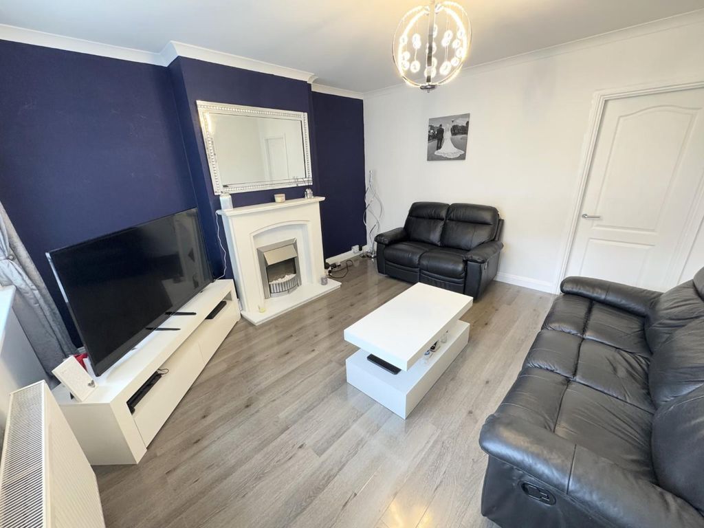 Property photo 2 of 17 Lounge