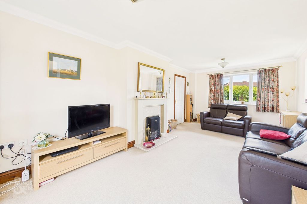 Property photo 2 of 36