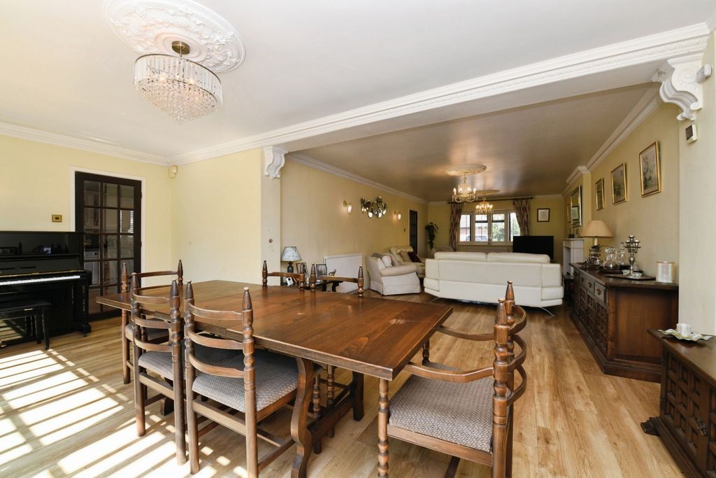 Property photo 3 of 18 Dining Area