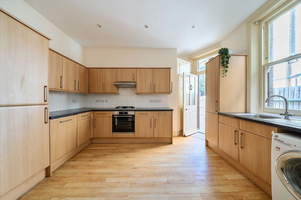 Property photo 3 of 10 Picture No. 14