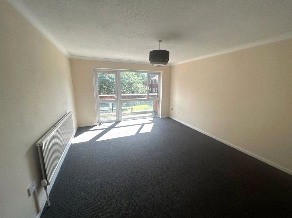 Property photo 2 of 8 Lounge