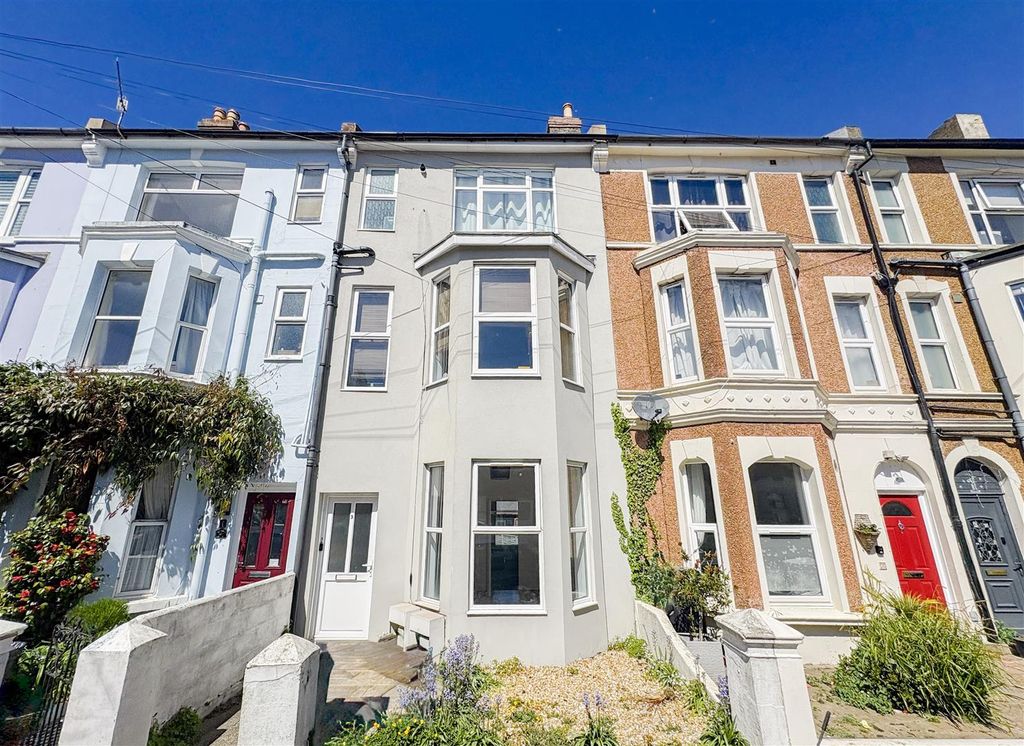 Property photo 1 of 18