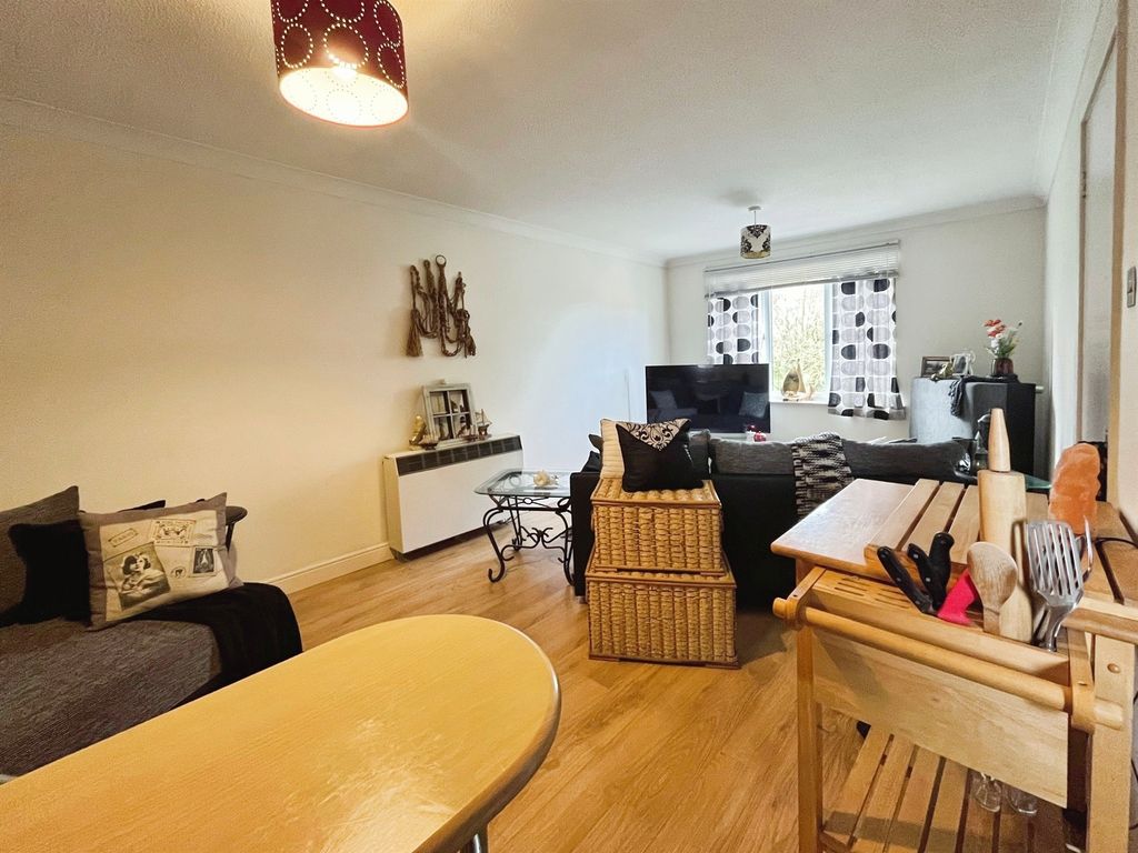 Property photo 3 of 8