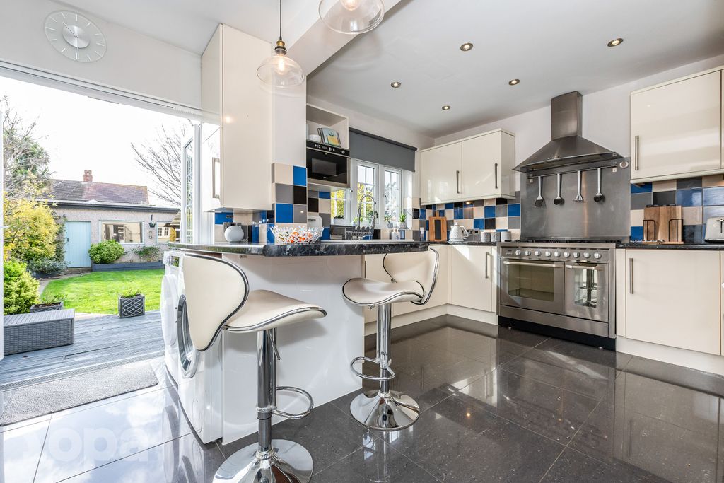 Property photo 3 of 19 Photo #3