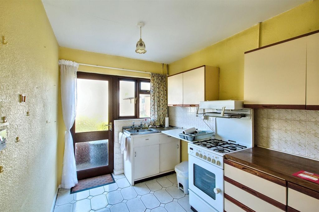 Property photo 3 of 29 Kitchen