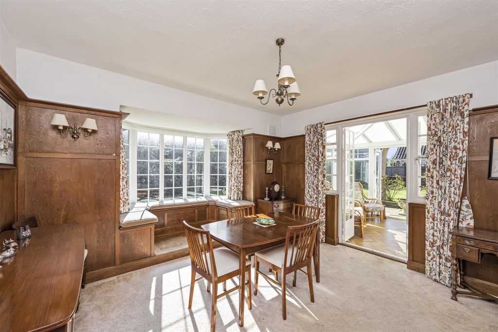 Property photo 3 of 26 Bodiam Avenue 3-016.Jpg