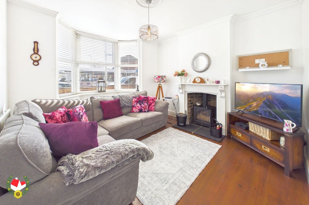 Property photo 2 of 11