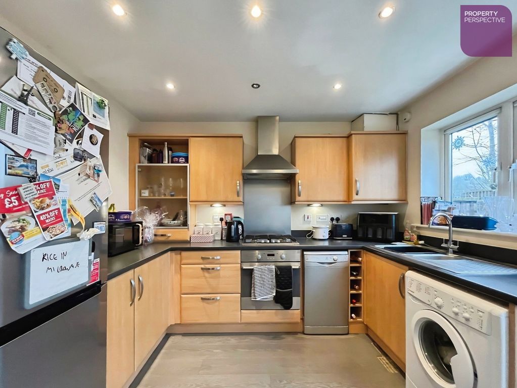 Property photo 3 of 13 Dining Kitchen