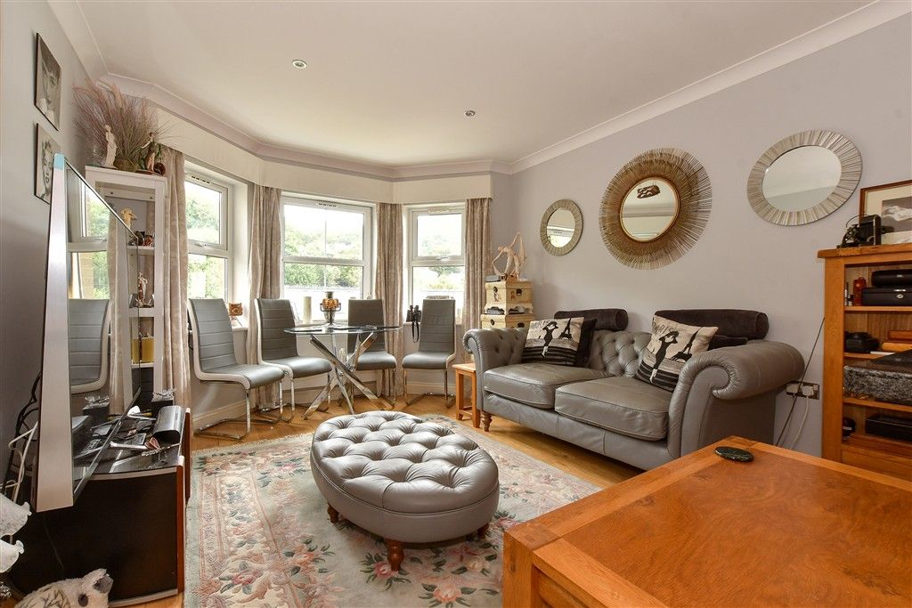 Property photo 3 of 13 Lounge
