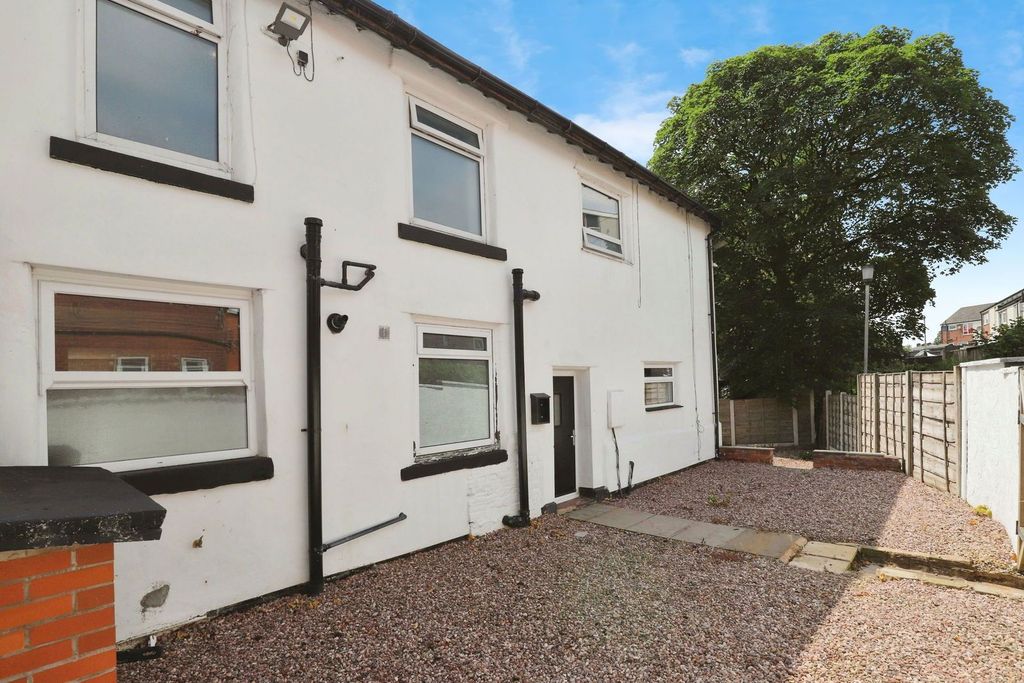 Property photo 2 of 23
