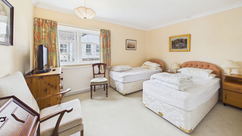 Additional image 5 of 2 bed flat for saleRedinnick Gardens, Penzance TR18