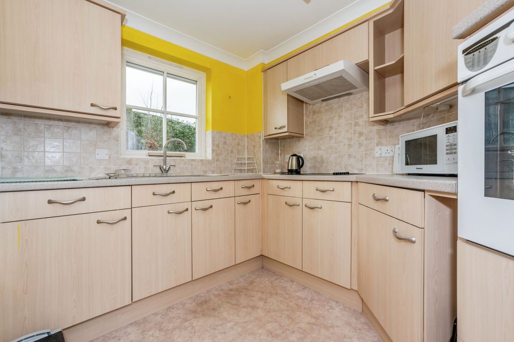 Property photo 3 of 11 Kitchen