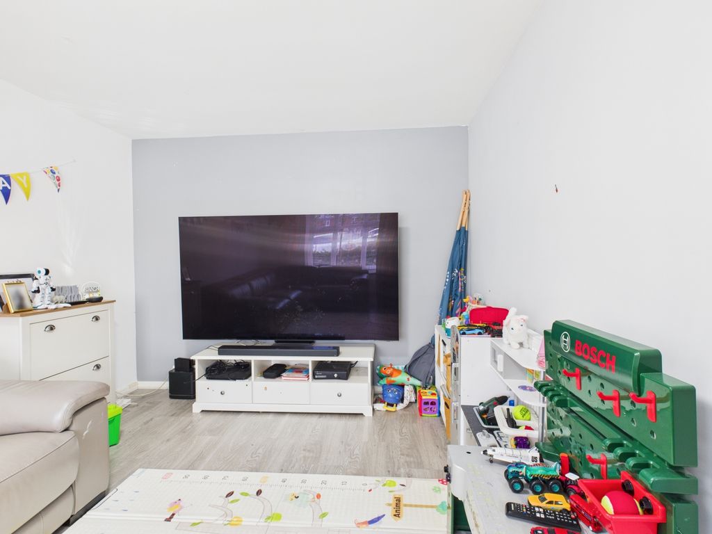 Property photo 3 of 26 Cam03729G0-Pr0132-Still003