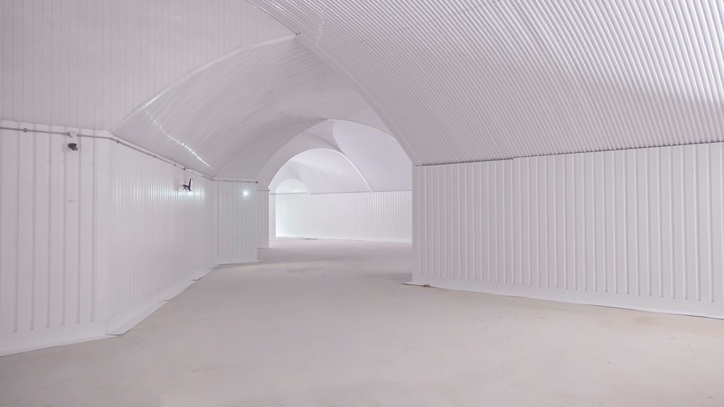 Property photo 2 of 4 An Empty Arch With White Lining