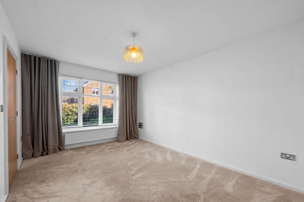 Property photo 2 of 28
