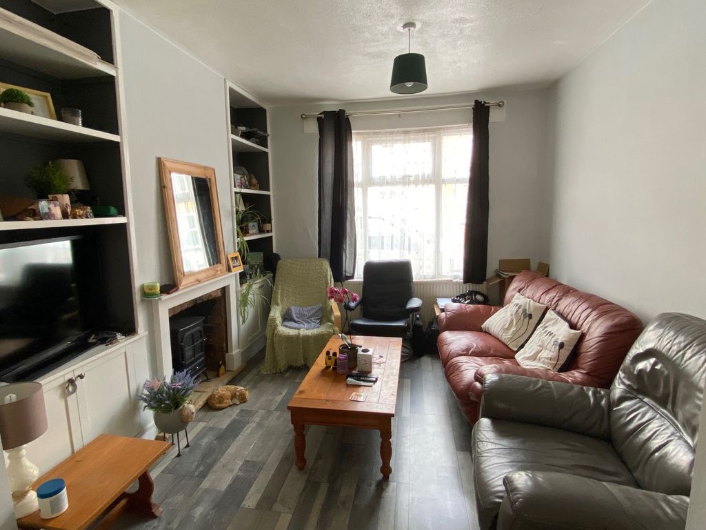 Property photo 2 of 10 Lounge