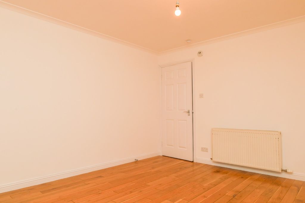 Property photo 3 of 10 Photo 3