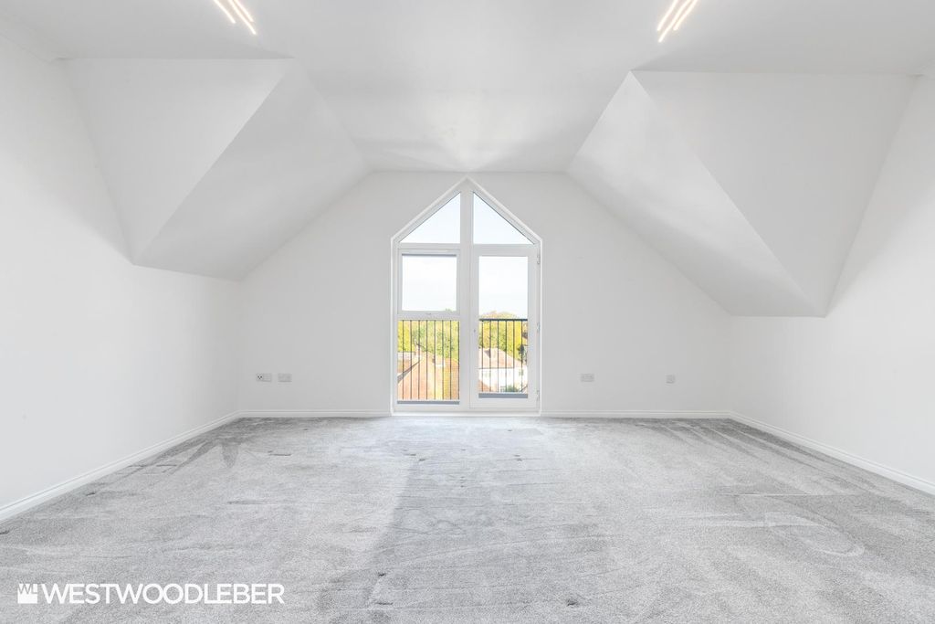 Property photo 2 of 17 Sandringhamlodge_2.Jpg