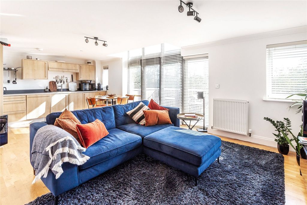 Property photo 2 of 21 Picture No. 16