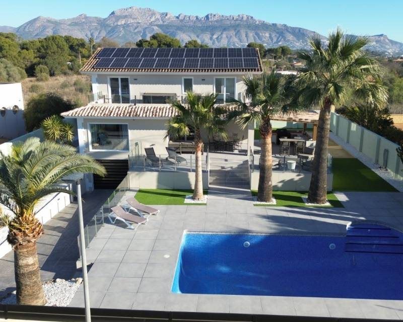 Property photo 1 of 50
