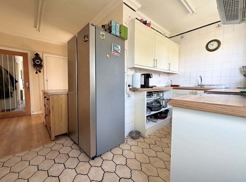 Property photo 3 of 20 Kitchen