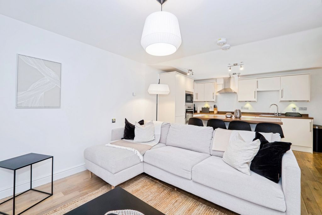 Property photo 2 of 17 Pbox-Img.Jpg